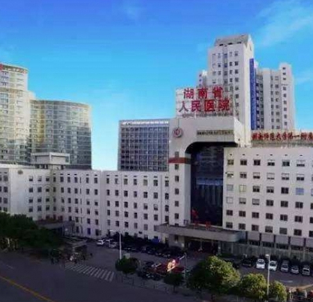 我司為湖（hú）南（nán）省人民醫院層流係（xì）統初中高效空調過濾網更換完畢