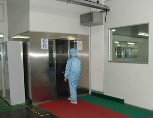 我司（sī）不鏽鋼風淋室、風淋通道為湖（hú）南六和通食品（pǐn）工業QS認證添磚加瓦
