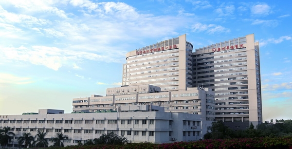 我司為暨南大學附屬（shǔ）第一醫院（廣州華僑醫院）手術室初中高效空調過（guò）濾（lǜ）器更換項目順（shùn）利（lì）完工